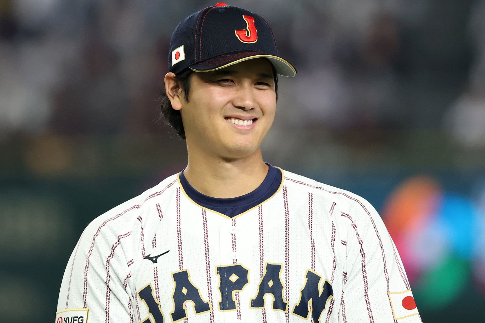 少年が野球の練習をしている様子