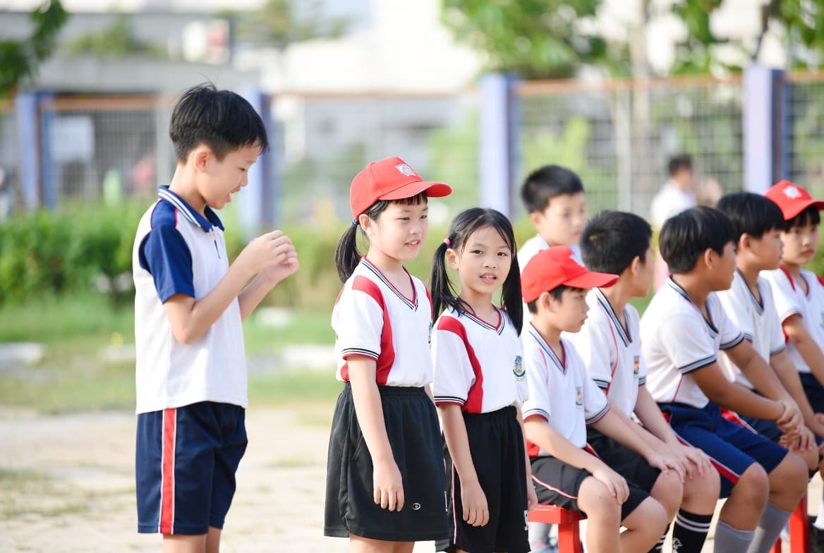 子供たちが並んでいる